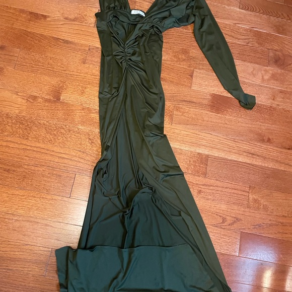 SCK The Label Asymmetric Cutout Maxi Dress in Green - Picture 11 of 16